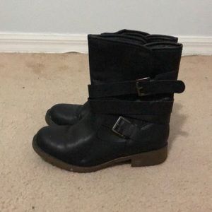 2/$12 ✨Final price✨JustFab black moto boots